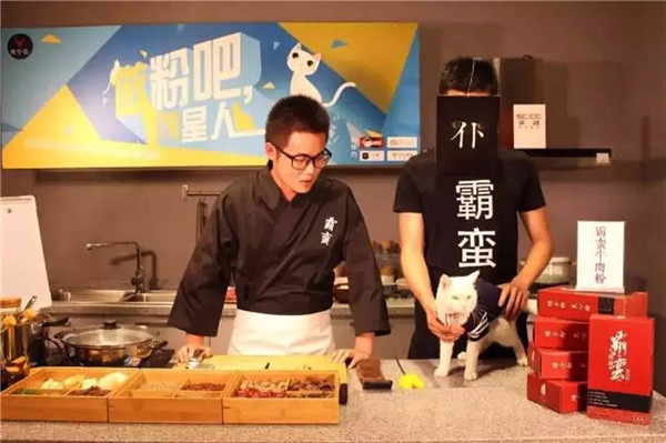 餐飲業(yè)開啟“直播”新模式，餐飲人該怎么正確把玩？