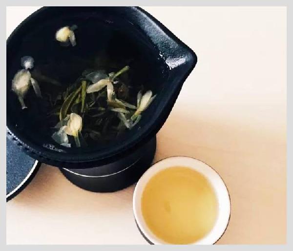 無印良品開了一家咖啡館，但主角是一款“性冷淡”的茶？|餐飲界