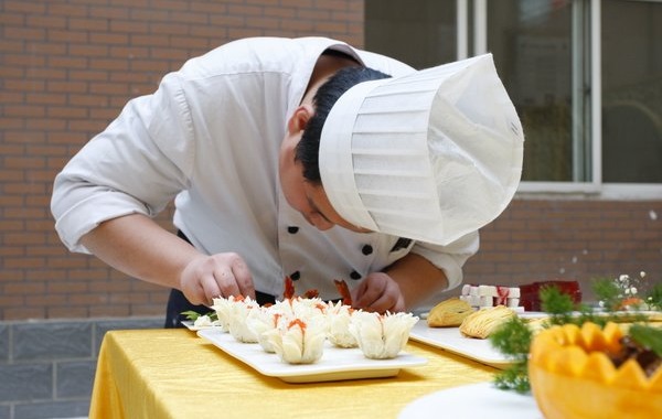 餐飲服務升級正當時，服務模型、員工管理模式的正確打開方式是？