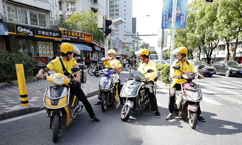 上海出“狠招”了：外賣(mài)“騎手”成為舉報(bào)無(wú)證照餐飲的志愿者