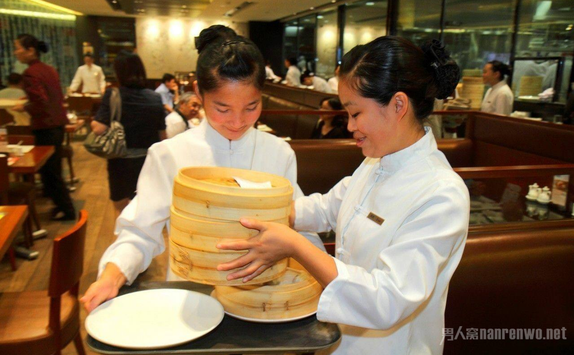 16歲女孩飯店打工20天，結(jié)算工資時(shí)卻欠老板195元|餐飲界