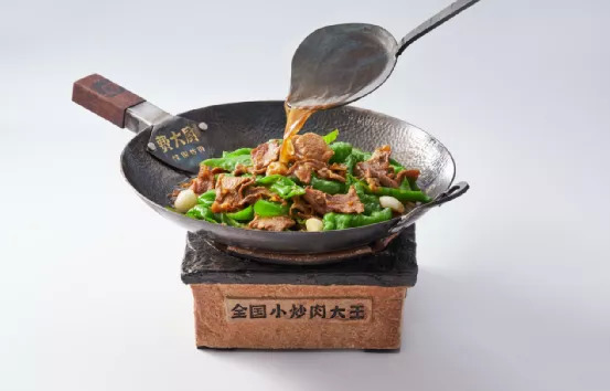 一盤辣椒炒肉，能撐起費大廚的“出湘記”嗎？