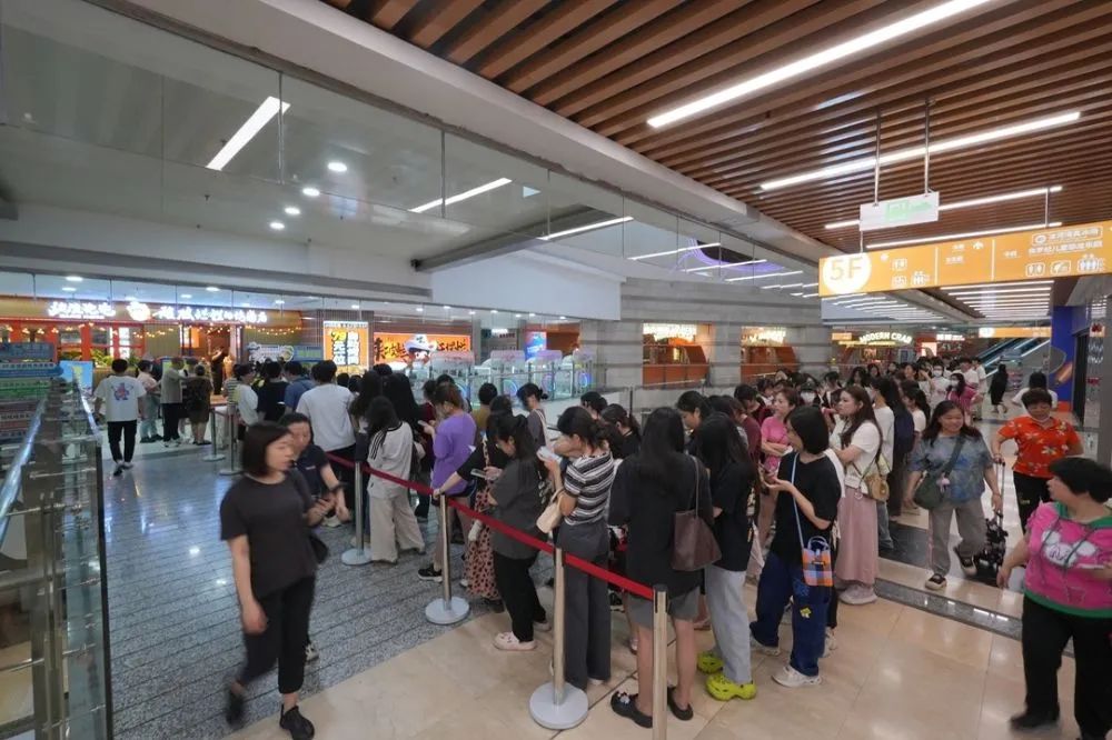 登頂熱搜，這家烤肉店憑何讓頂流商圈為之瘋狂？